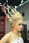 Фантазийная прическа с использованием пастижерных изделий